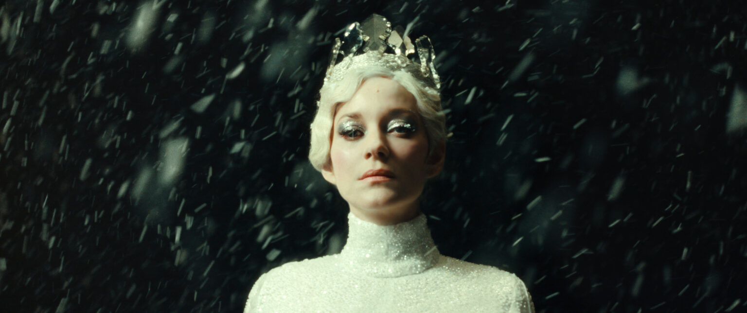 The Ice Tower - Lucile Hadzihalilovic